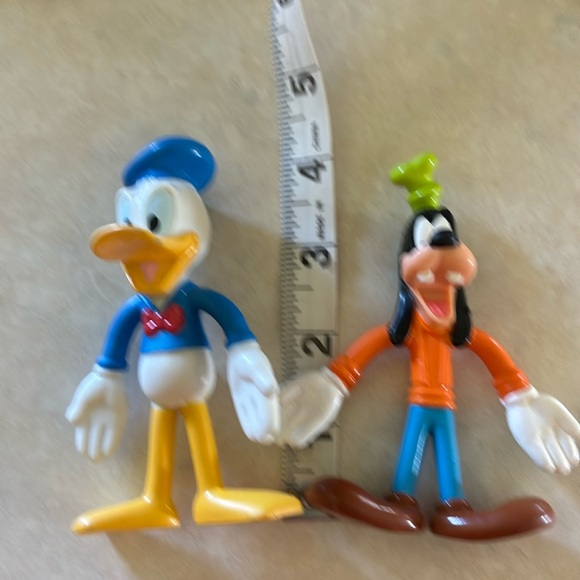 - So cute! Original Disney Bendin Friends Donald and Goofy - Picture 6 of 6